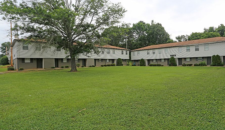 Cedar Creek Townhomes court yard