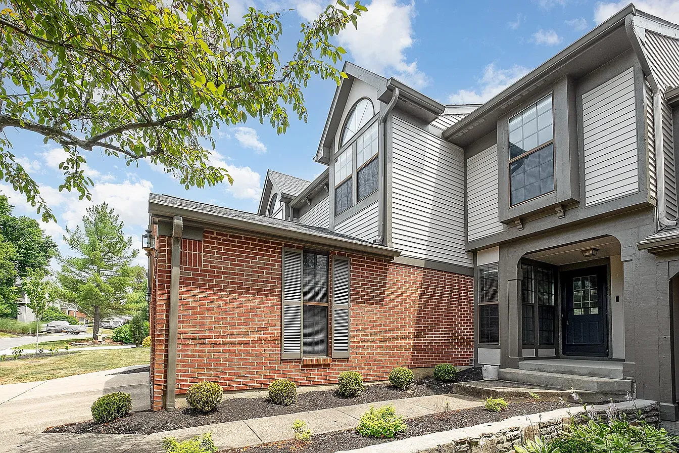 3 bed, 3.5 bath, $2,400 — Photo 2