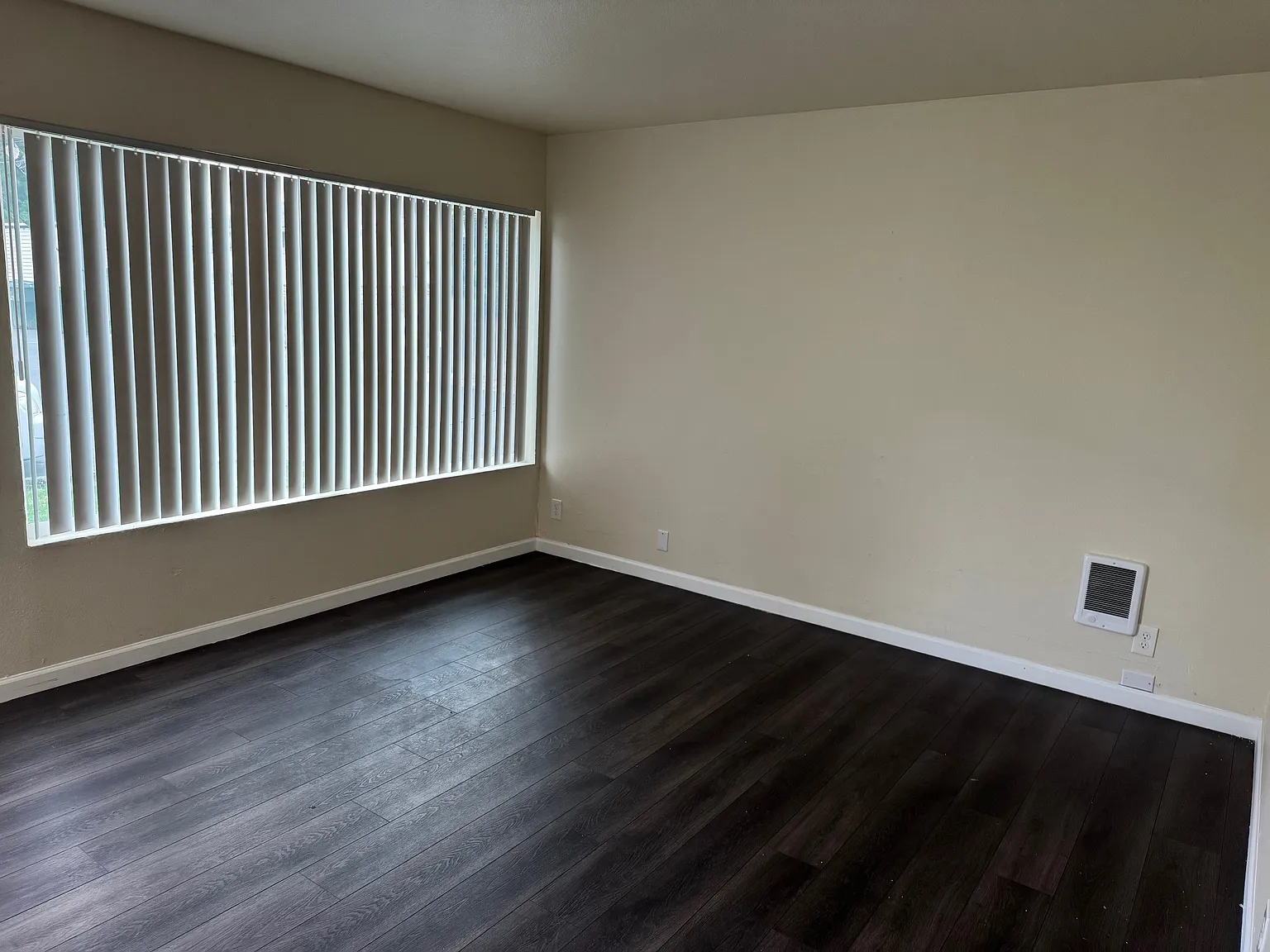 4 bed, $1,950 — Photo 4