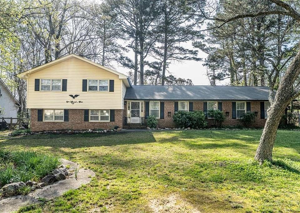 1st image of 103 Rolling Oaks Dr NW