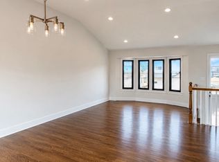 745 S 9th St #2, Lindenhurst, NY 11757