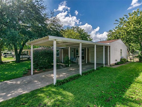3rd image of 3017 Clover Dr