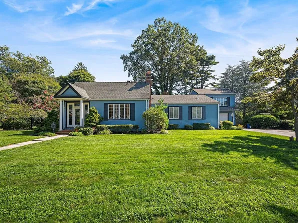 208 Locust Avenue, Babylon, NY 11702