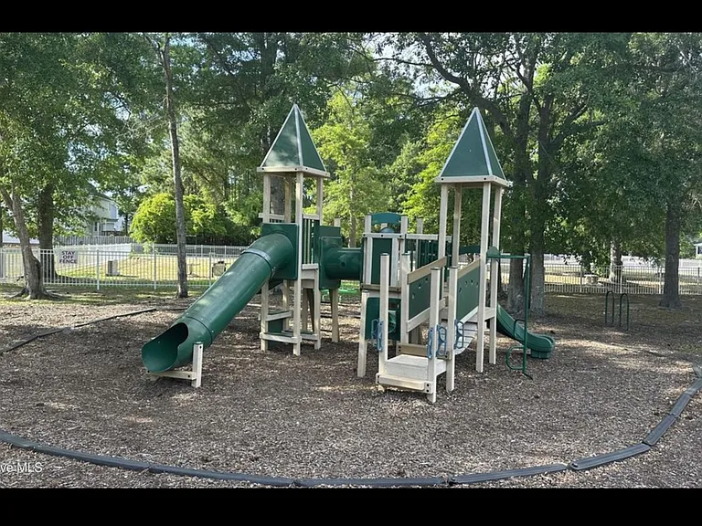 247 Shellbank Dr — Photo 36