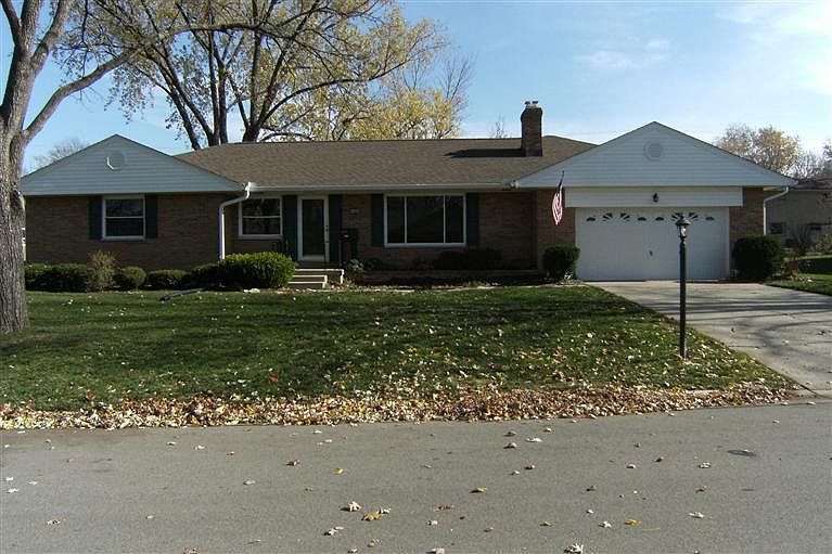 1st image of 224 E Elmwood Dr