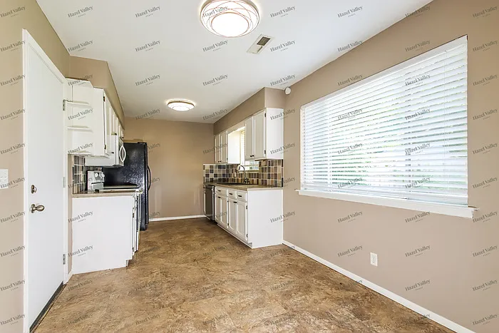 606 E Toledo Pl — Photo 5