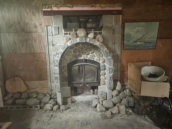 4th image of 107 4th St E
