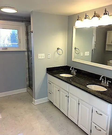 354 E Kossuth St — Photo 7