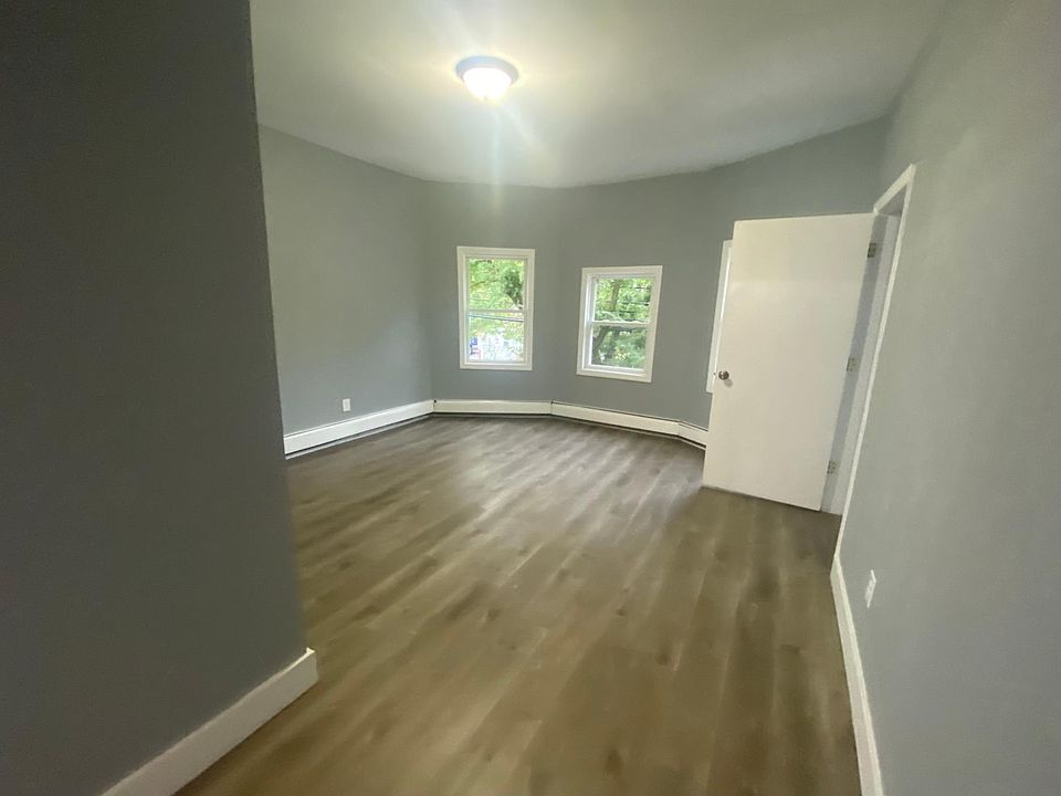 1st image of 158 S 8th St #2