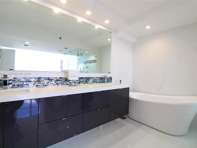 3600 Mystic Pointe Dr #1115 — Photo 23