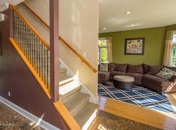 4th image of 26 Longmeadow Ln