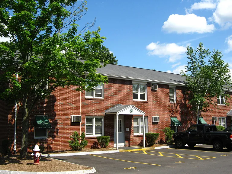 Evergreen Manor — Photo 10