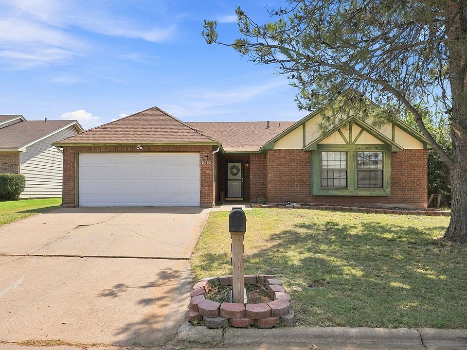 1st image of 749 Chanticleers Ln