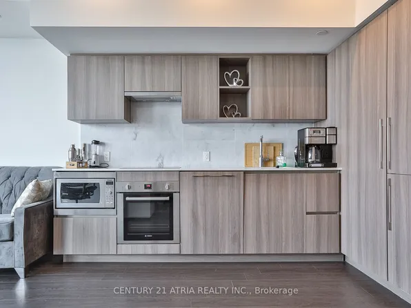 19 Bathurst St, Toronto, ON