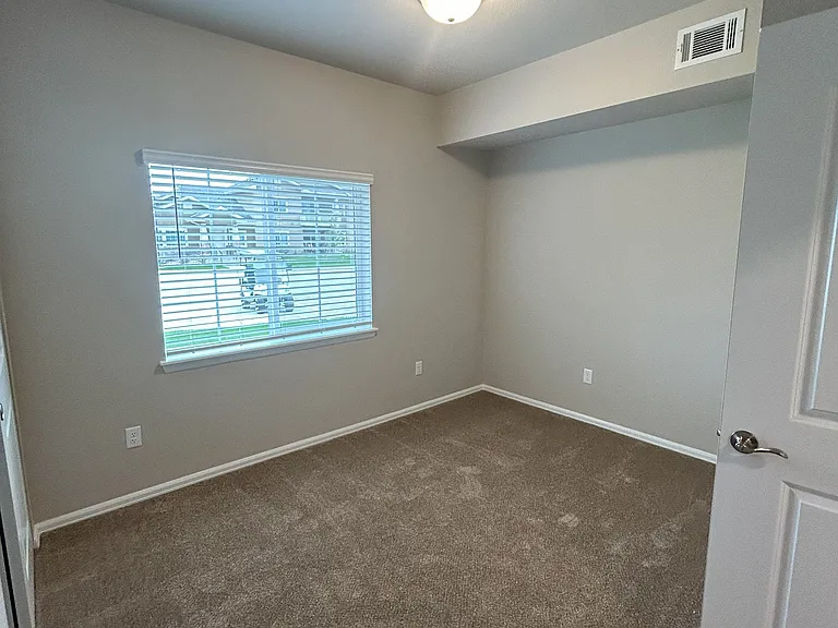 Pelican Bluff Apartments — Photo 29