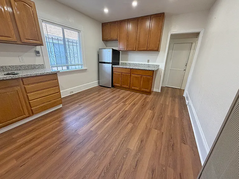 2539 Grande Vista Ave #1 — Photo 8
