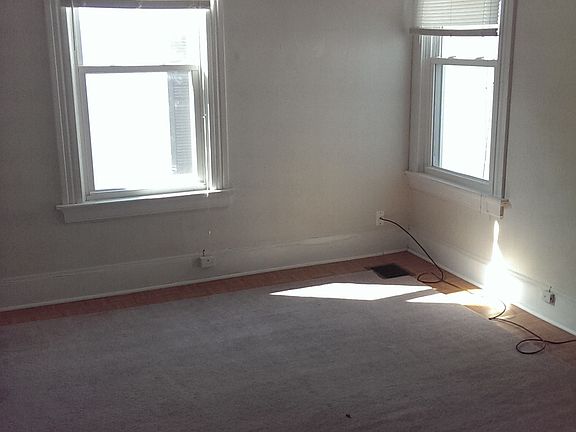 4th image of 706 Prytania Ave