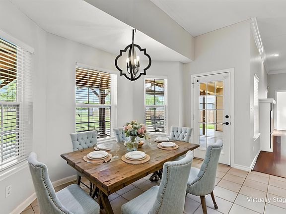 2nd image of 6581 Meadow Ridge Cir