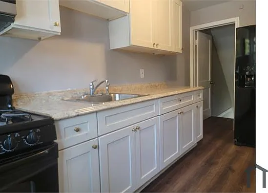 3 bed, 1294 sqft, $2,200 — Photo 3