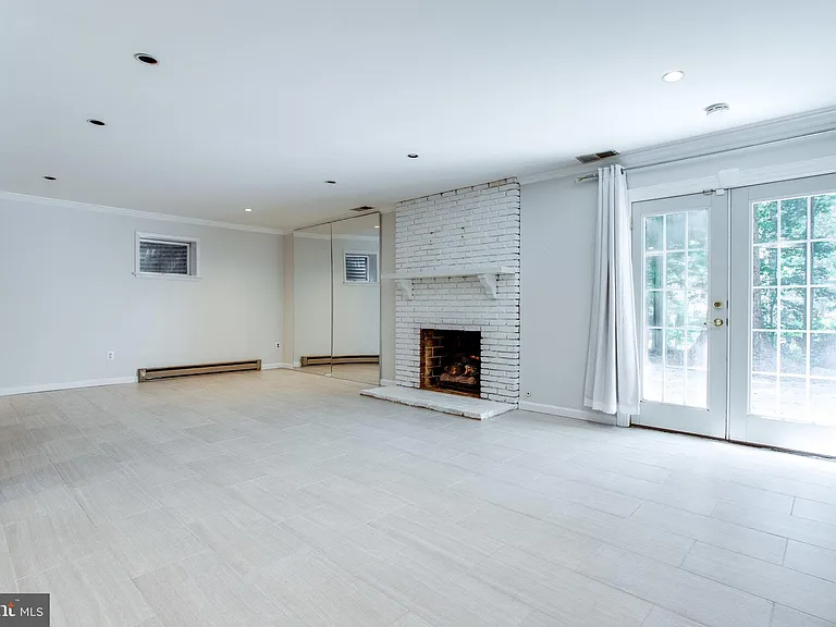 8500 Brook Rd — Photo 40