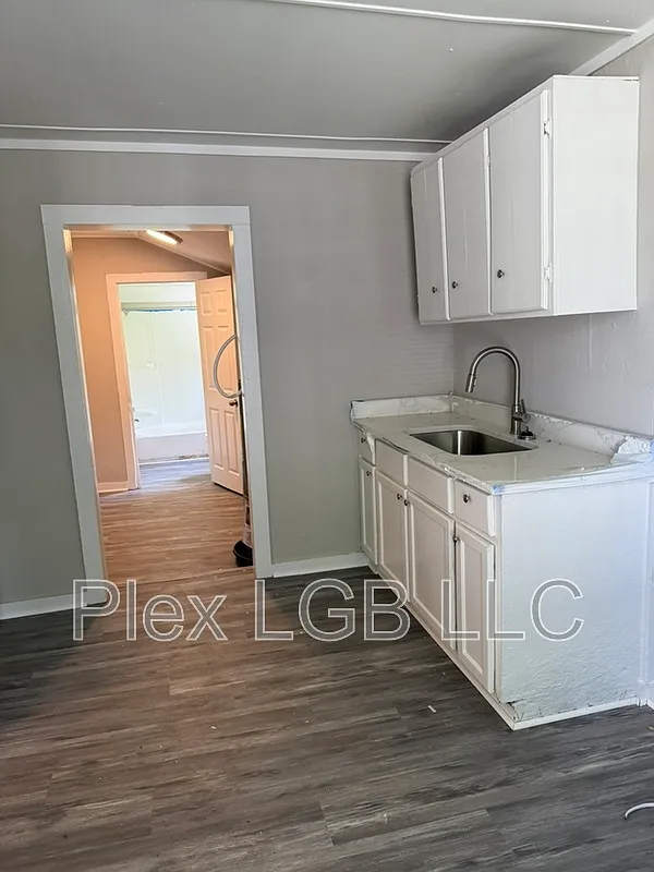 2 bed, 1.0 bath, 1008 sqft, $1,025 — Photo 3