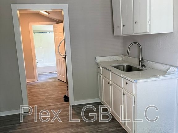 3rd image of 108 Bell St