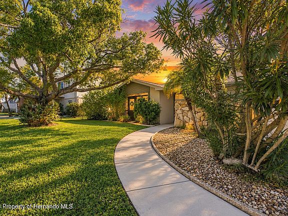 3rd image of 4108 Daisy Dr