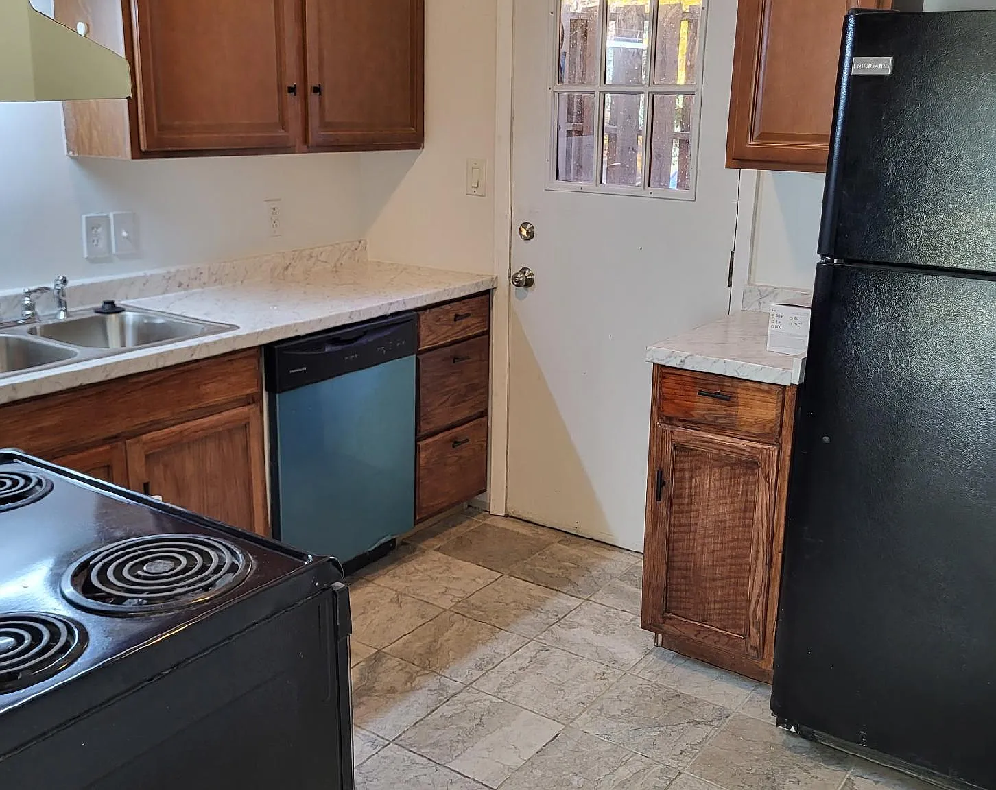 220 Elizabeth St — Photo 3