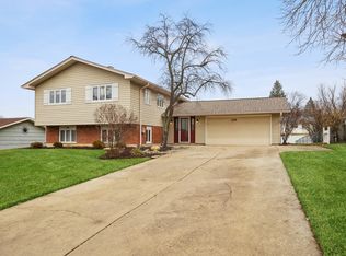 21W128 Canary Rd, Lombard, IL 60148