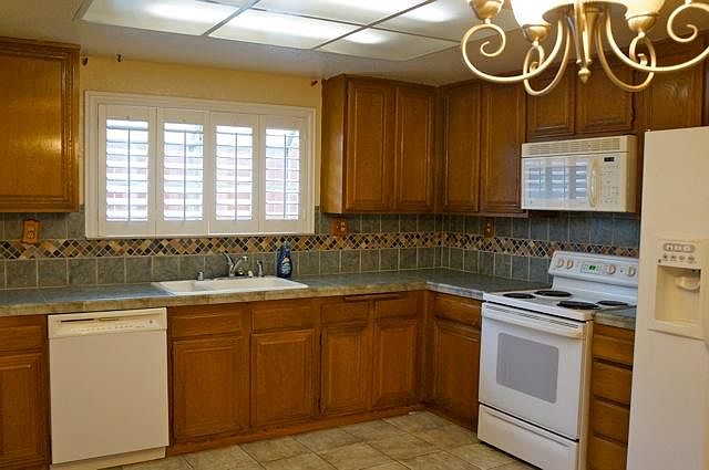 1st image of 2577 El Portal Dr APT B