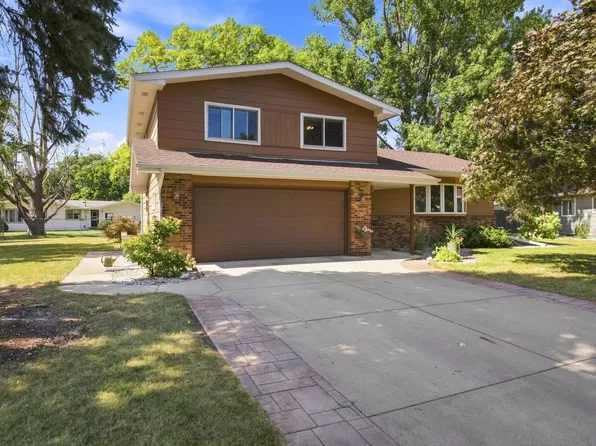 2323-19 1/2 St S, Moorhead, MN 56560