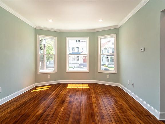 4th image of 776 Norman St