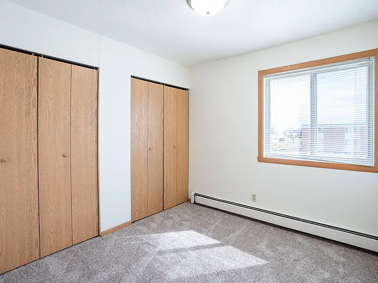 West Fargo, ND Saddlebrook Apartments | 21B | Bedroom