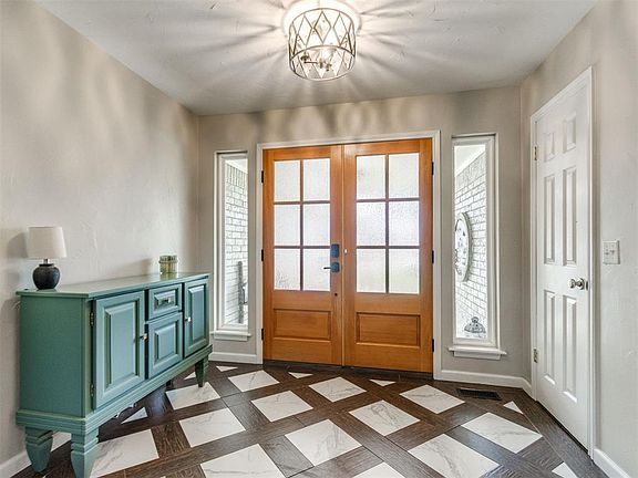5th image of 10324 Leicester Dr