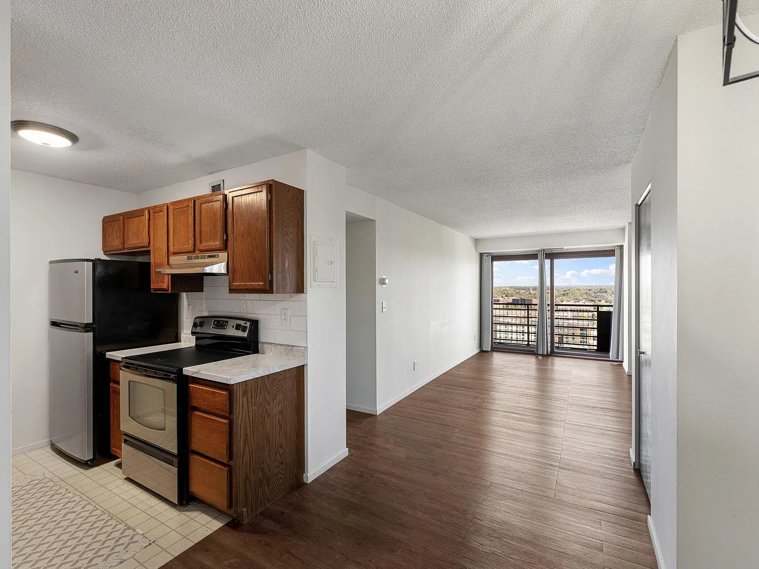 2 bed, 2.0 bath, 986 sqft, $1,495 — Photo 4