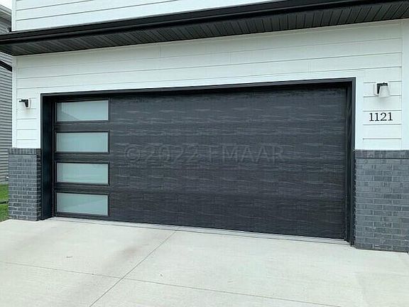 3rd image of 1121 Albert Ct W