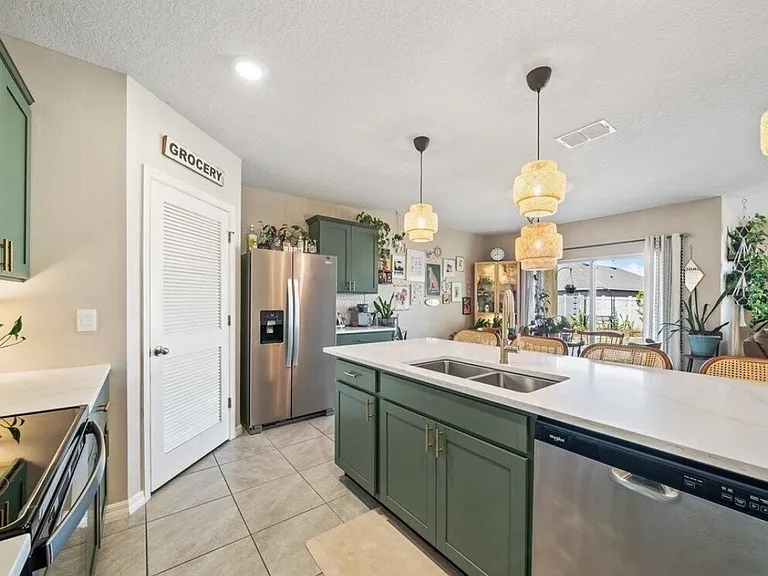 1267 Casey Ave — Photo 3