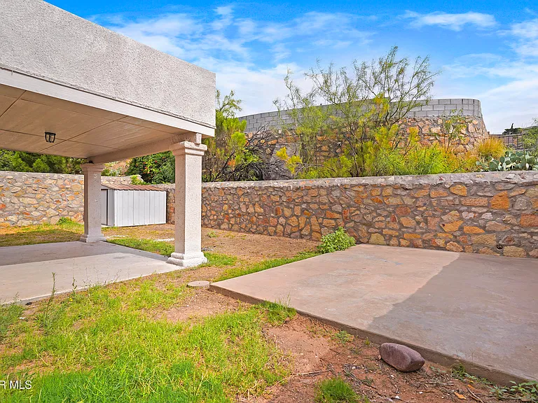 7481 Umbria Dr — Photo 5