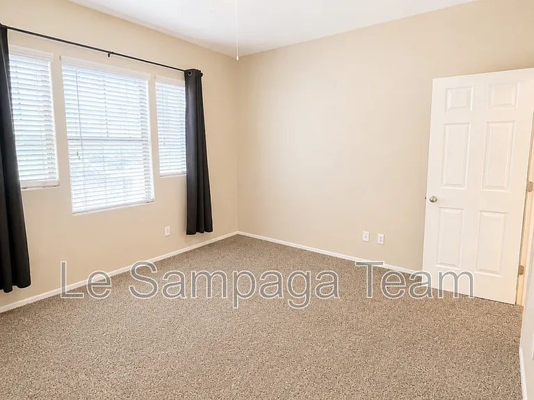 17636 W Maui Ln — Photo 12