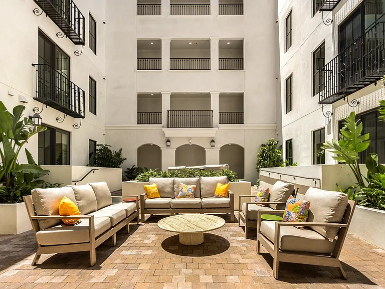 El Jardin — Photo 8