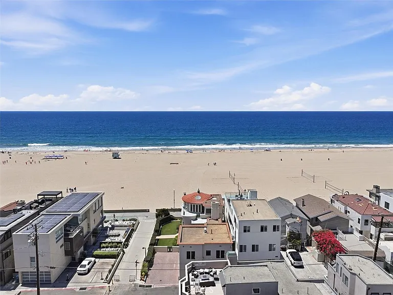 1602 The Strand — Photo 3