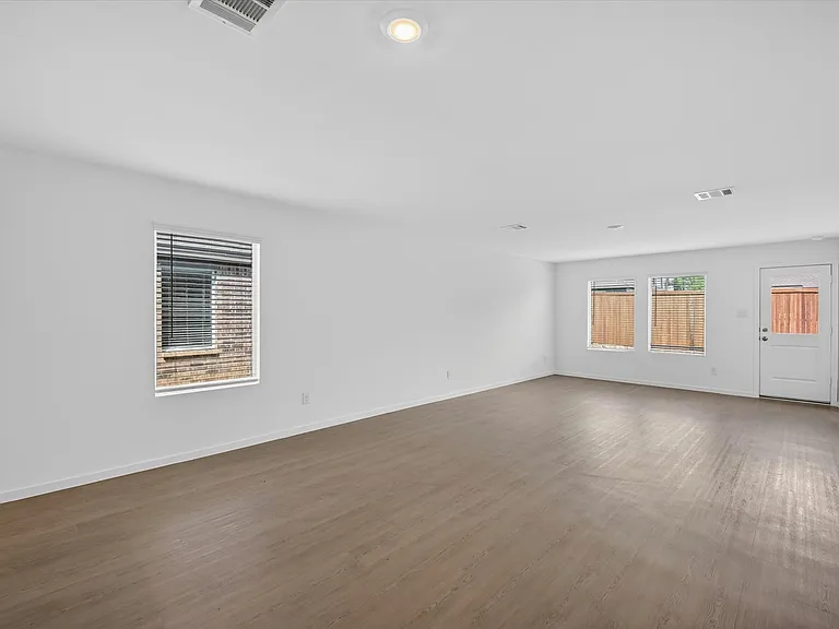 2509 Guineas Ln — Photo 7