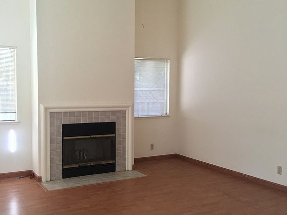 3rd image of 179 Dolphin Cir #2627840