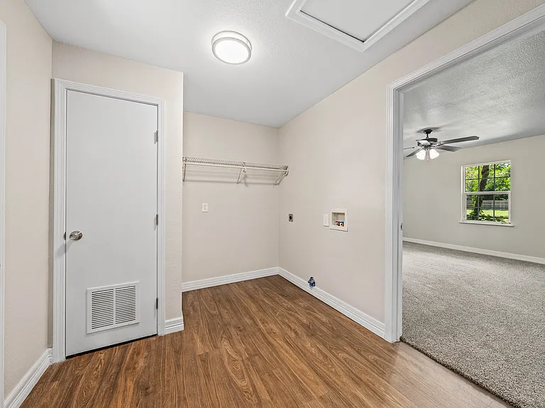 11700 N Oak St — Photo 32