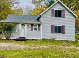 18750 Sumpter Rd, Belleville, MI 48111