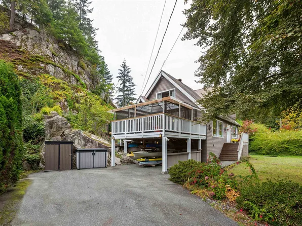 5607 Eagle Harbour Rd, West Vancouver, BC V7W 1P4