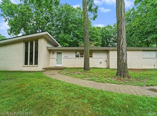 37778 Rhonswood Dr, Northville, MI 48167