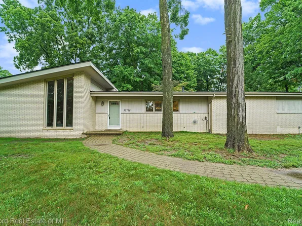 37778 Rhonswood Dr, Northville, MI 48167