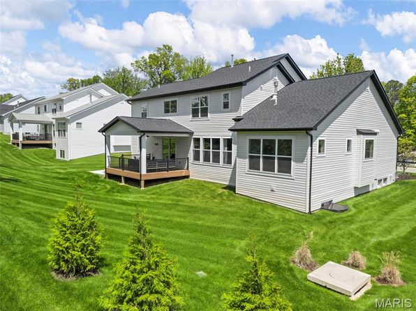 529 Long Acres Ln, Saint Louis, MO 63132