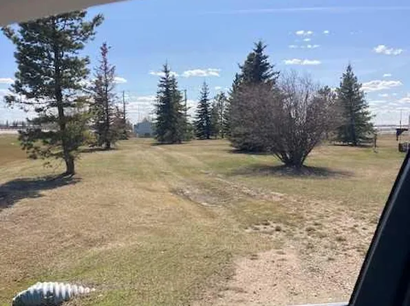 9701 107th St, Hythe, AB T0H 2C0